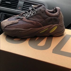 YEEZY WAVE RUNNER MAUVE 700